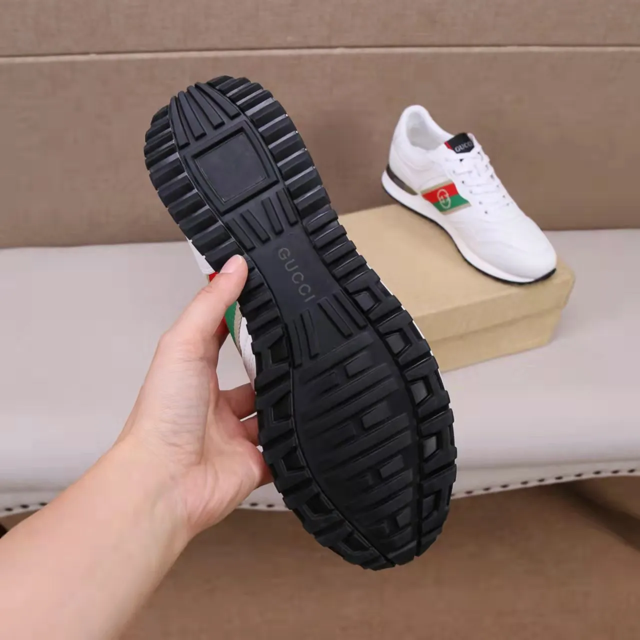 p420 [Gucci Sports Men's Shoes] Gucci fashionable casual men's shoes 🇨🇳Original 1:1 mold, new model debuts first 💯Not high-profile but avant-garde, simple, low-key and fashionable, super versatile style 🌿Original cowhide production ➕Sheepskin lining🎋The version is comfortable on the feet, first-class workmanship🍍38-44 Large quantities in stock